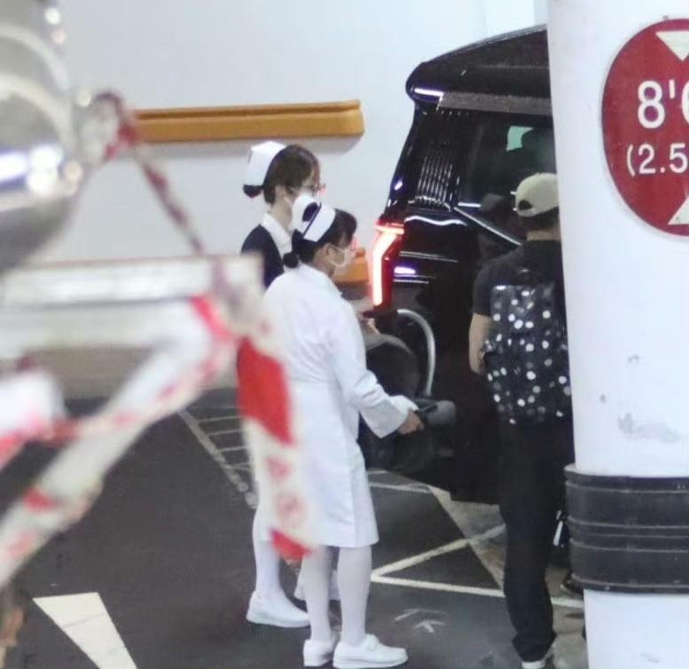 郭富城三胎生女！四大天王全员锁死岳父命。刚官宣三胎得女，郭富城就带着岳父岳