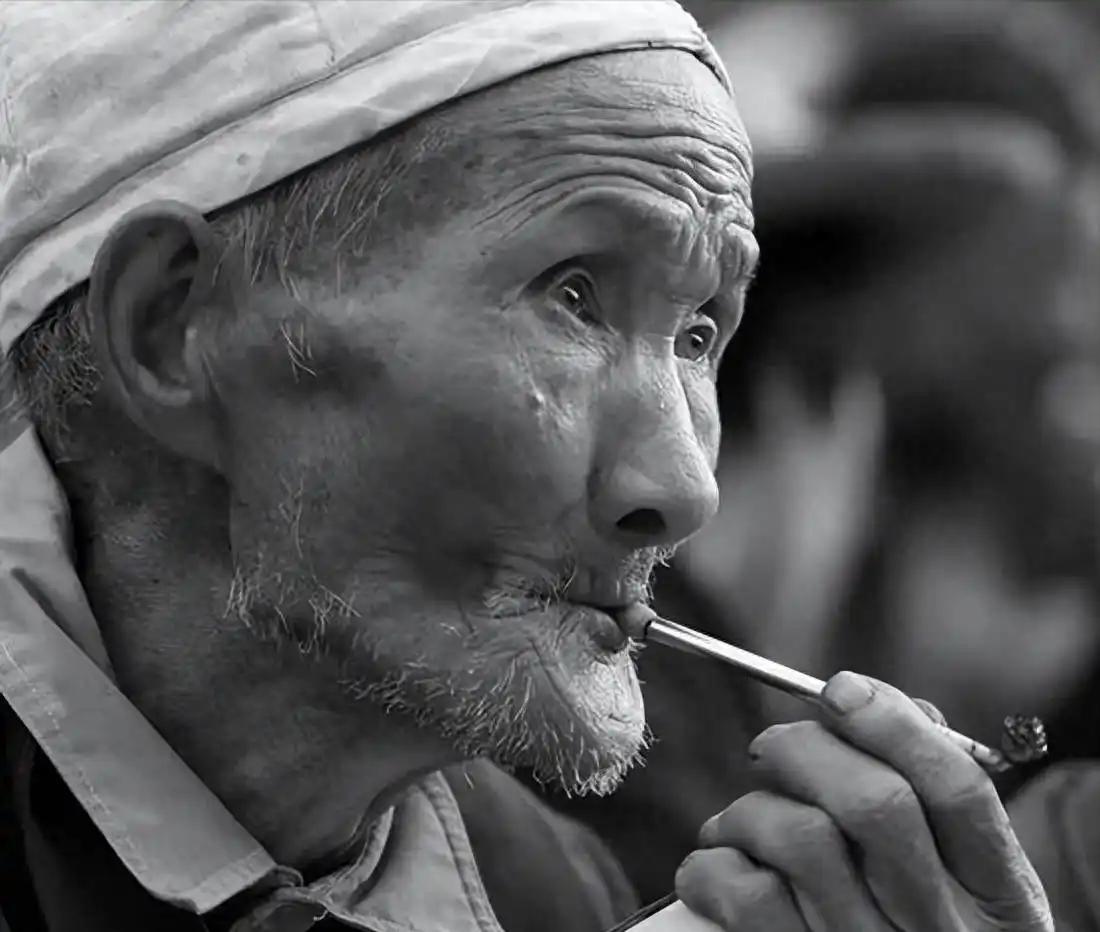 人老了最怕的不是没钱而是疾病缠身等你老了你就知道。什么高血压，糖尿病，