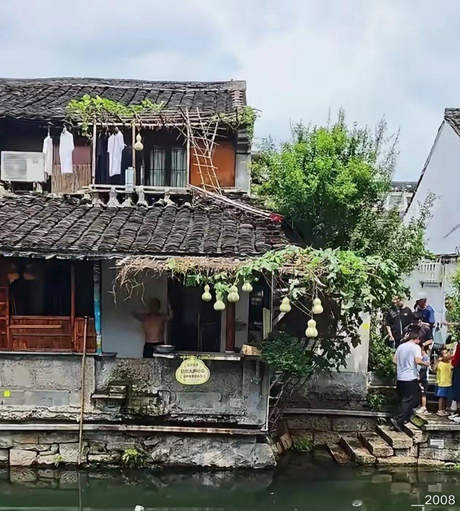 很好奇绍兴这几个葫芦是怎么一夜之间火的？其实一般游客去拍拍照没啥事，有一些自媒体