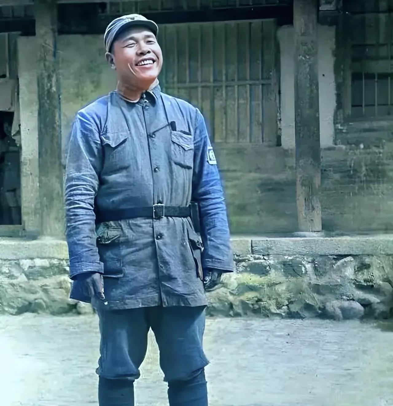 1951年3月，保定火车站乱哄哄的。穿制服的公安在人群里盯住了一个扛大麻袋的汉子