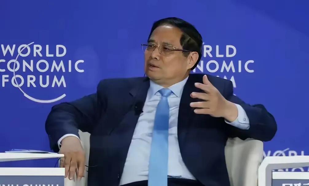 最近翻到个挺有意思的事儿——越南从小学到高中的课本里，总爱把广东广西往自家