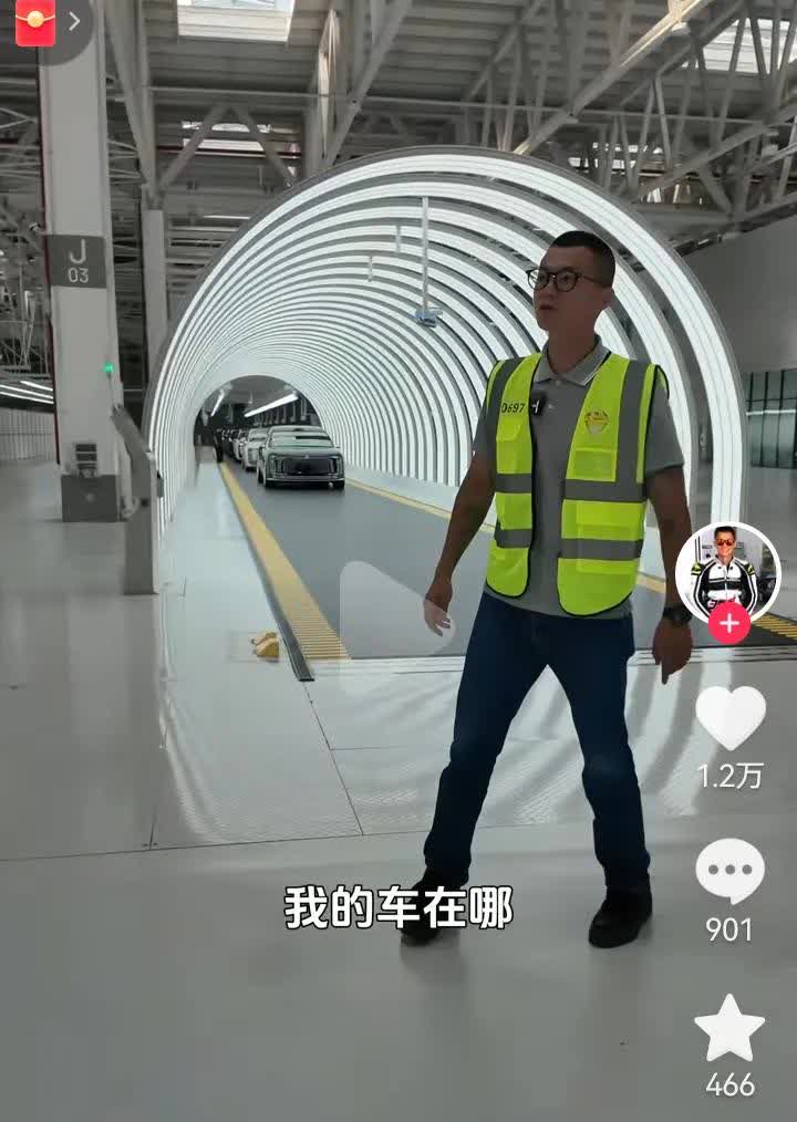余承东可真是给足了陈震面子，直接让他自己去尊界工厂找自己的那台尊界S800！这个