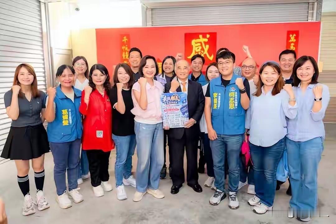 昔日被骂“蓝皮绿骨”纷纷归队，蓝营大佬却内耗拉扯，国民党选情耐人寻味。岛内