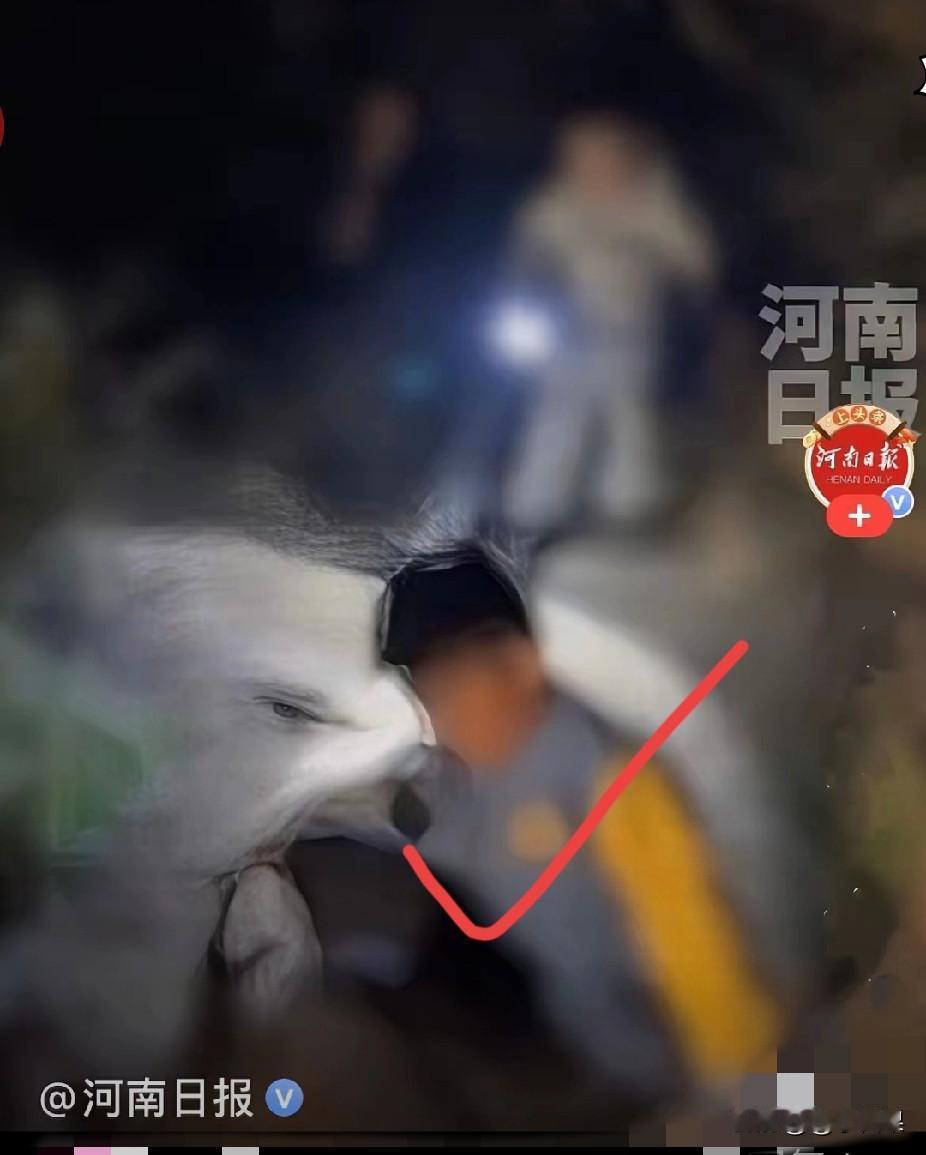 谁能想到，深夜院子里瞥见的山顶亮光，竟藏着一家五口的生死危机！河南驻马店的李先生