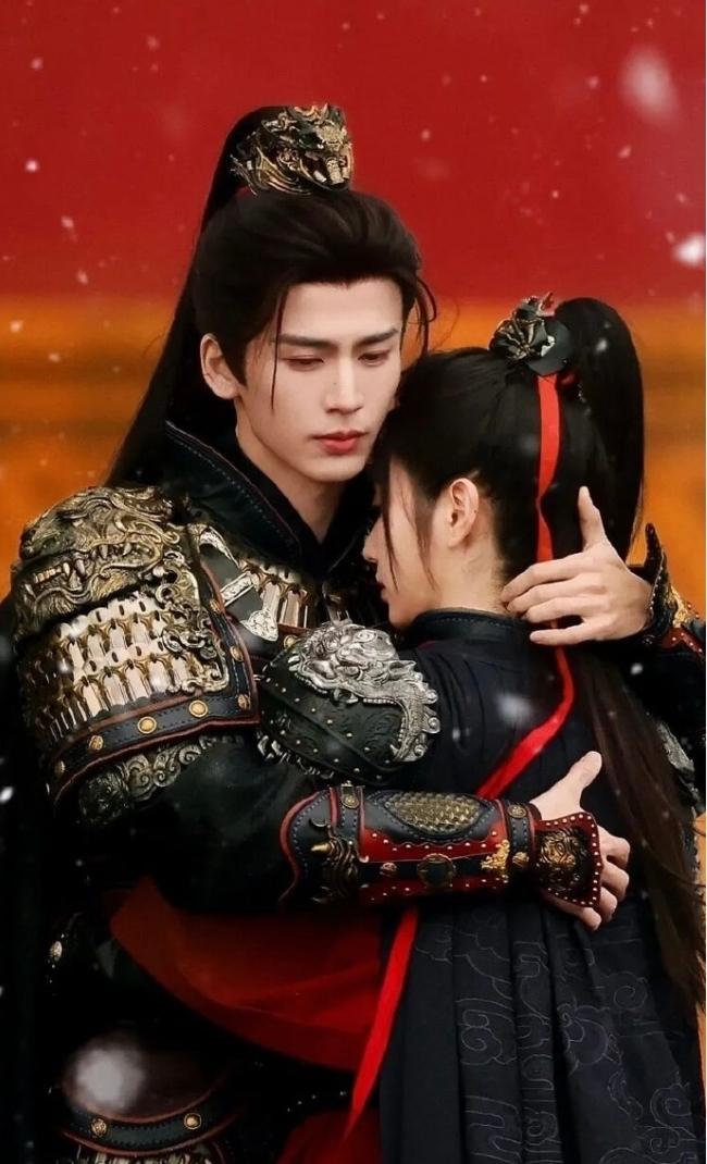 《逐玉》是田曦薇男主运最好的一次！田曦薇是97年小花，毕业于上戏，艺考时播音主