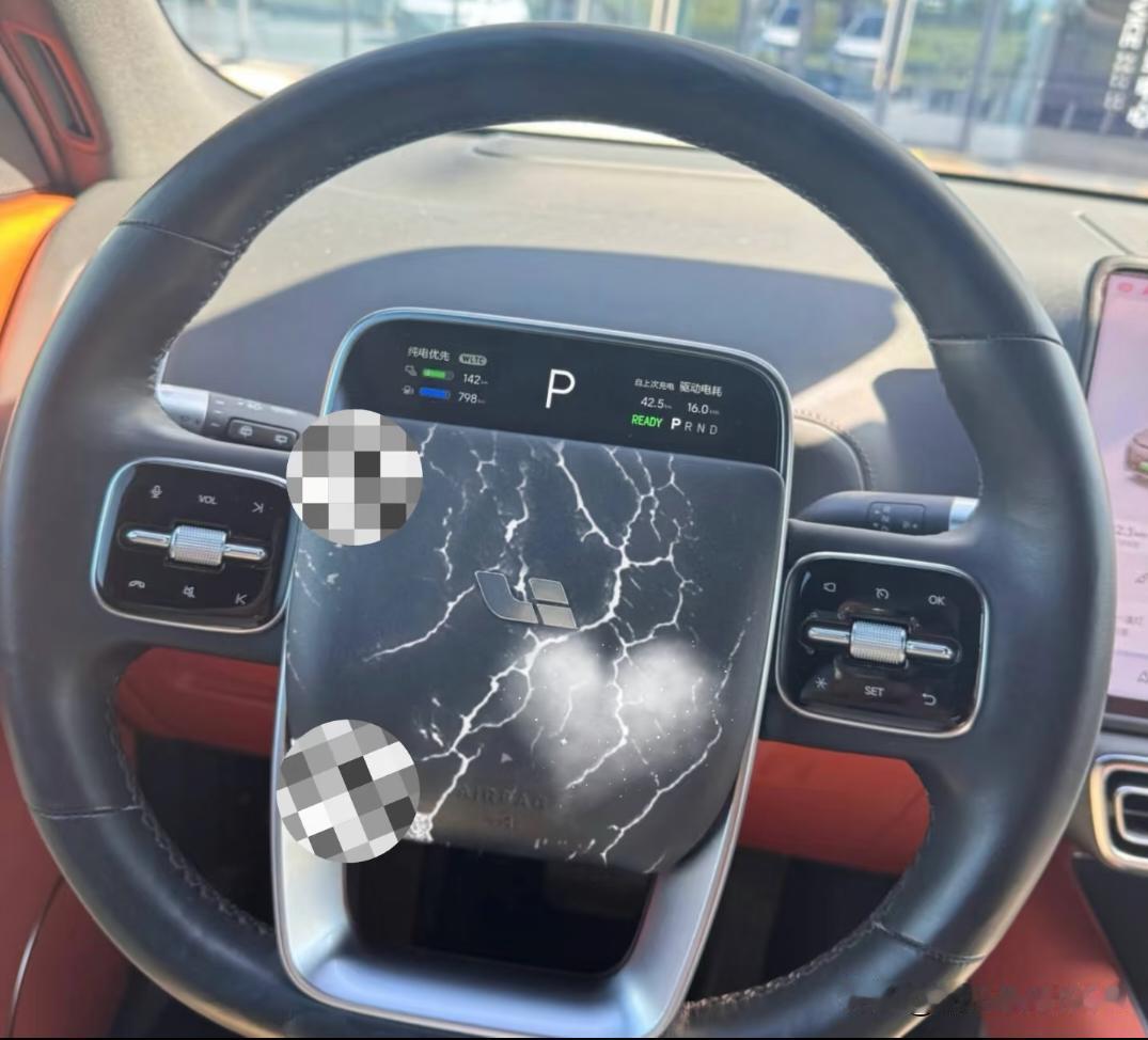 当时，脑子真是被驴踢了理想，我对不起你！开了一年多了，就今天补妆的时候口红弄