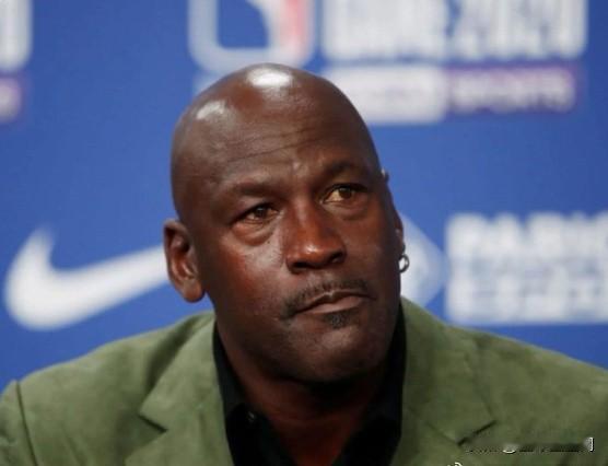 【黄金时代】迈克尔·乔丹是最新一位退出民主党的人士。“我努力坚持了下来，”他