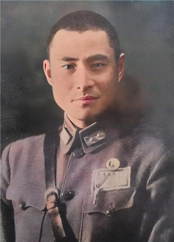 1975年，蒋介石得知黄维被特赦的消息后，立刻邀请他前往台湾，不仅补发了