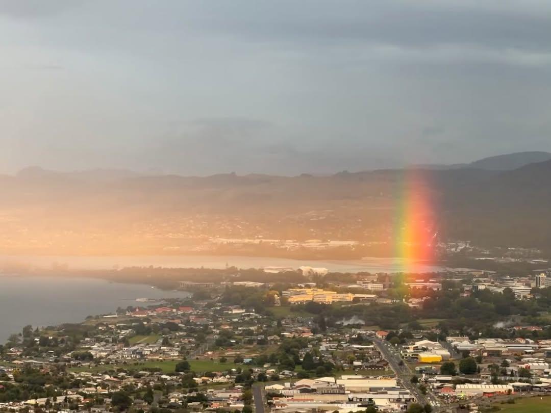 晚安没有心宽似海，哪有风平浪静，做人，尽本分，做事，凭良心，穷时，要把自己当