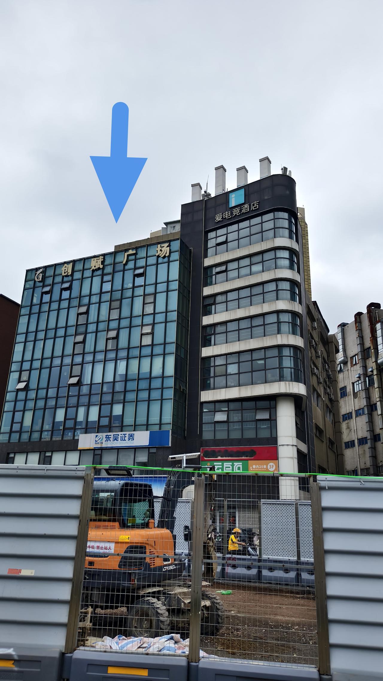 《南京湖南路上这栋楼，当年是你爸妈最爱逛的国营商场，你能叫出它的名字吗?》