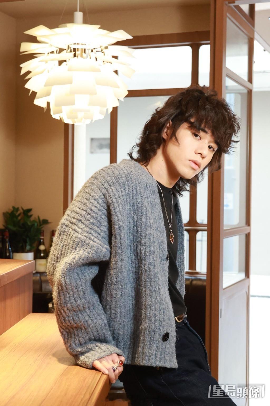 星岛：曾比特被批“脚踏两条船”工作量大减自爆迷茫期想过放弃唱歌丨专访32岁的曾