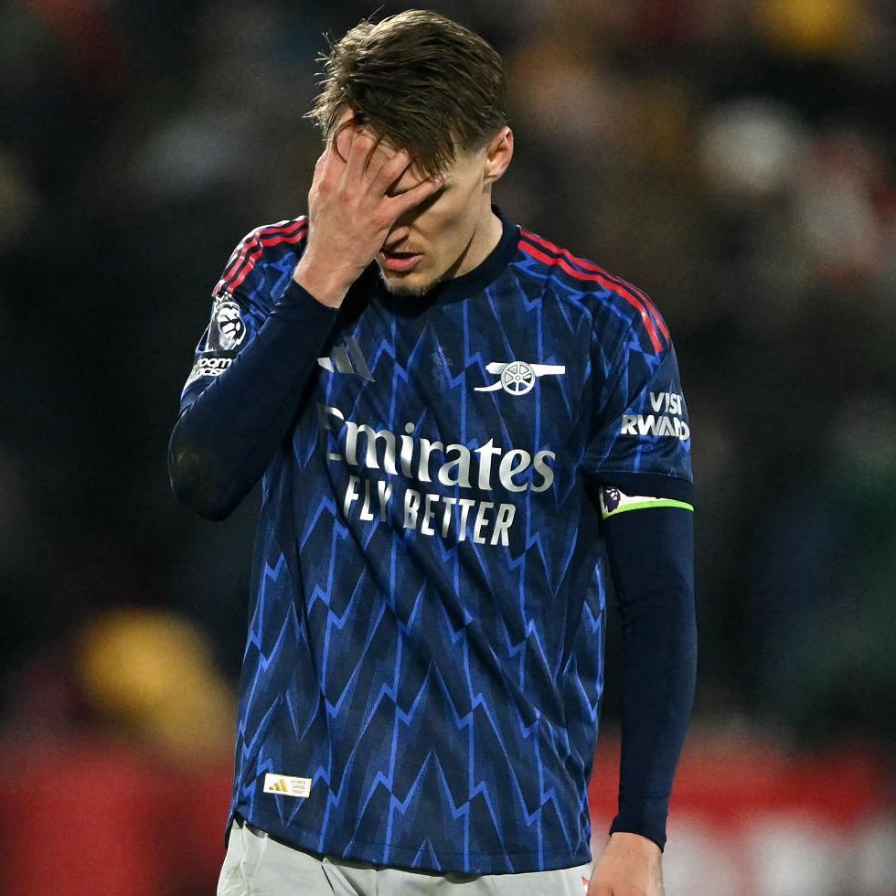 记者RyanTaylor消息，在战平布伦特福德后，厄德高一瘸一拐地穿过混合采访