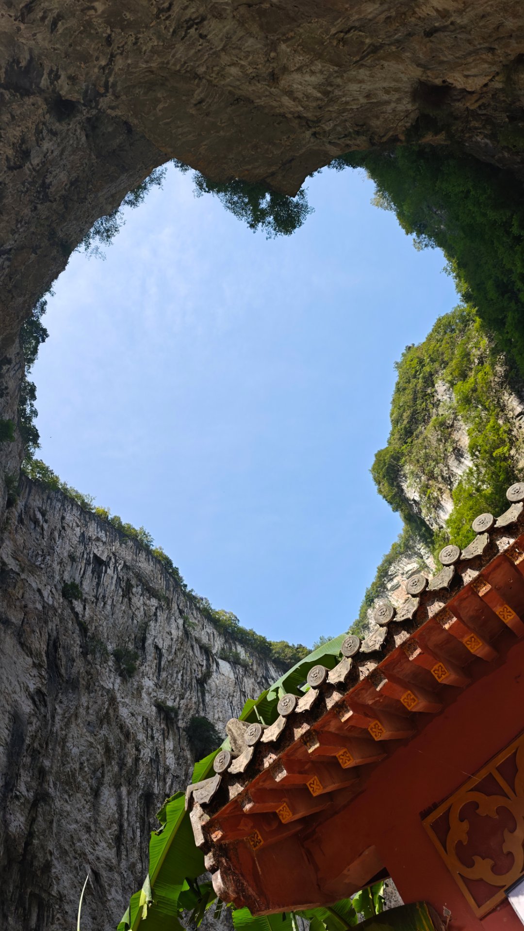 为什么建议大家春节期间去旅游其实我建议可以推出〖旅游国补〗，一家人旅游平均在一万