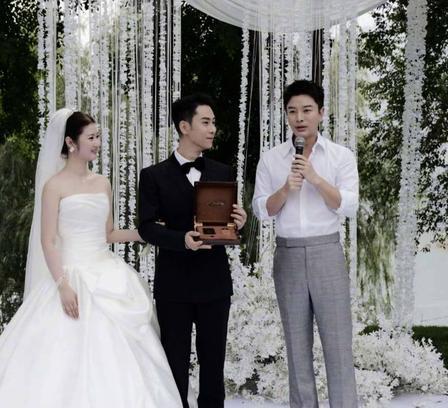 贾乃亮真有实力啊！送这么大礼9月27号，贾乃亮的经纪人赵红岩办婚礼，他亲自到