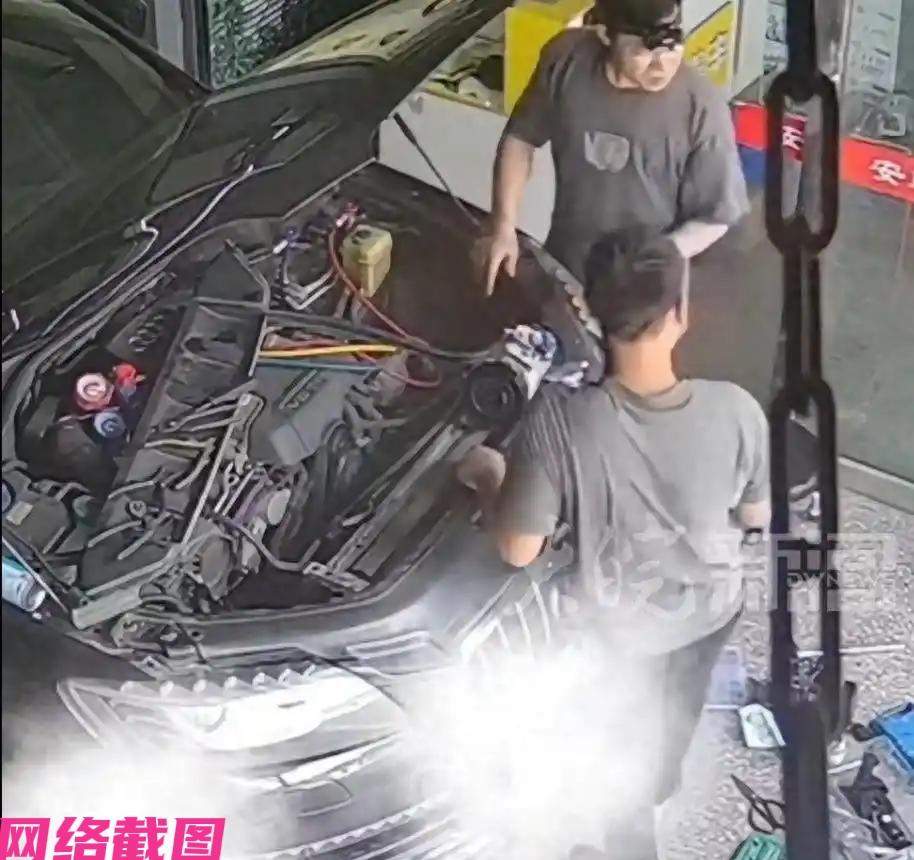 杭州郊区某家修车店门口，女子开车过来要求给自己四个轮胎充气，老板随后拿着打气筒就