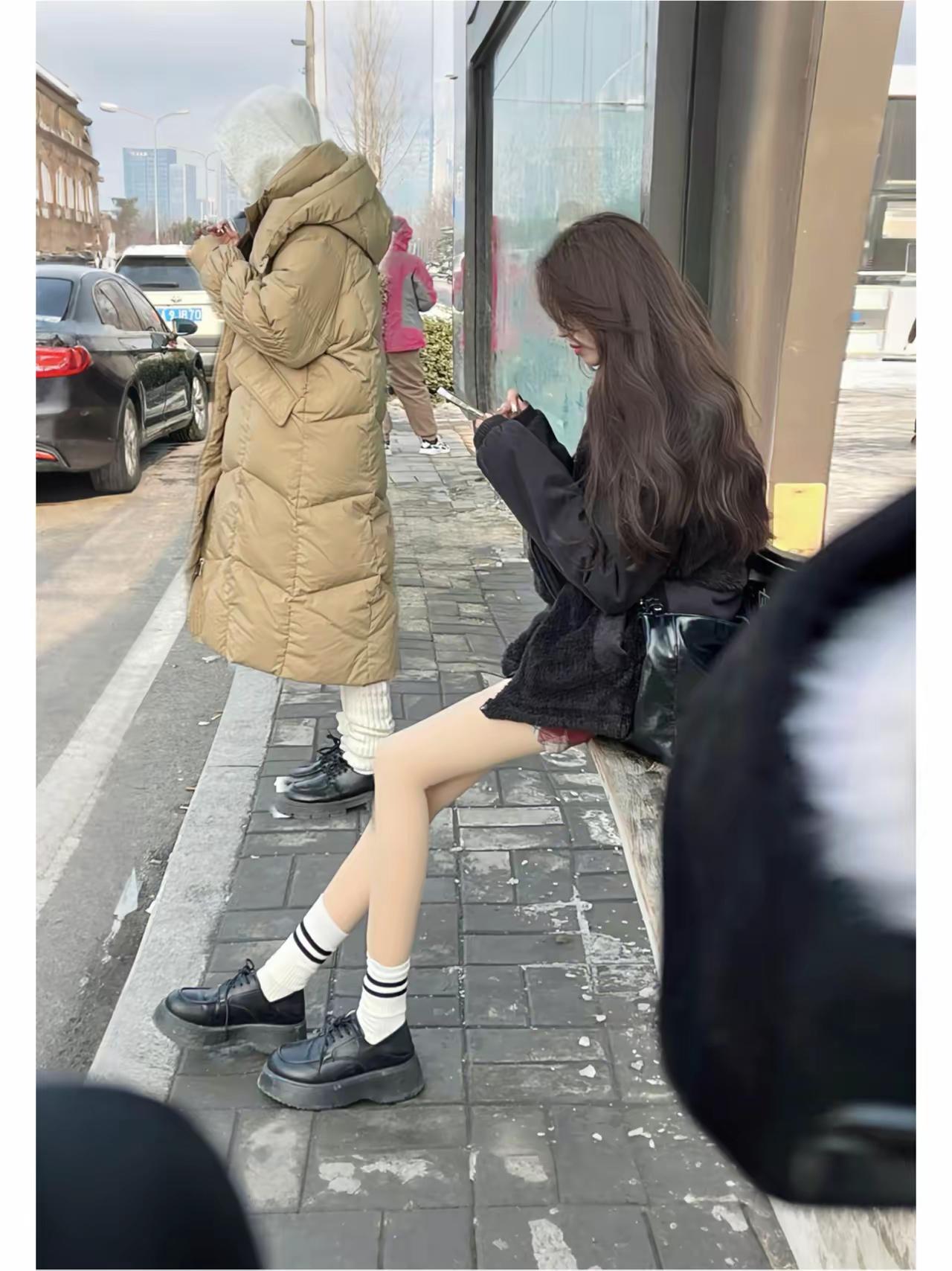 等车这一会儿，我忍不住看了600次。