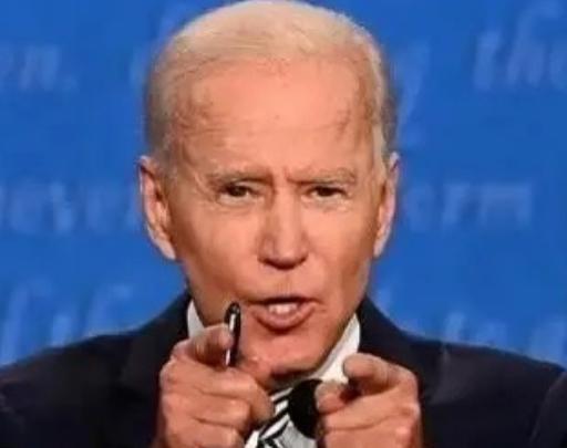 拜登忍无可忍，美国前总统拜登朝着特朗普打响了“第一枪”，如果再由着特朗普胡作非为