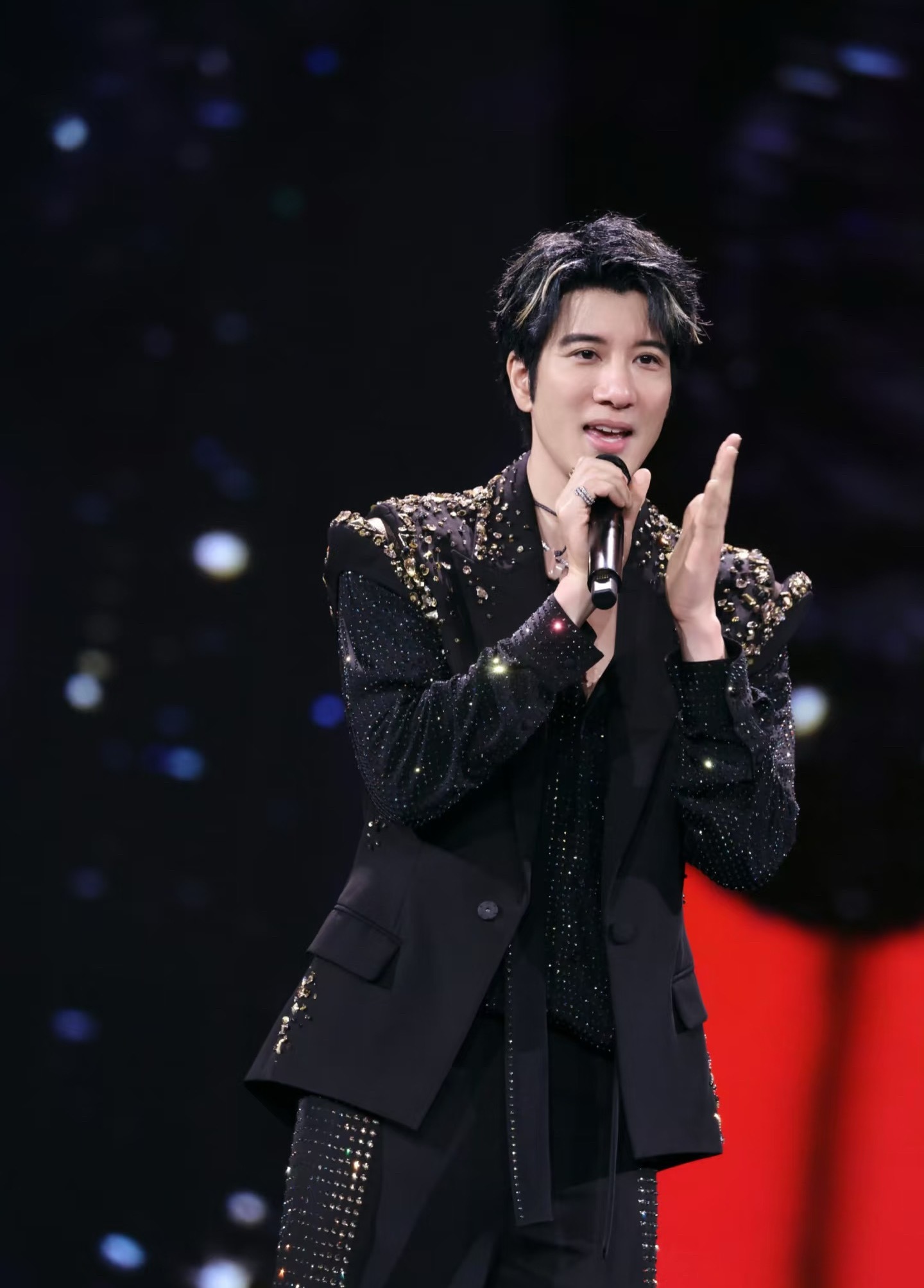 王力宏花期也太长了小的时候王力宏就长这样，现在我都长大了他还长这样，还越来越帅