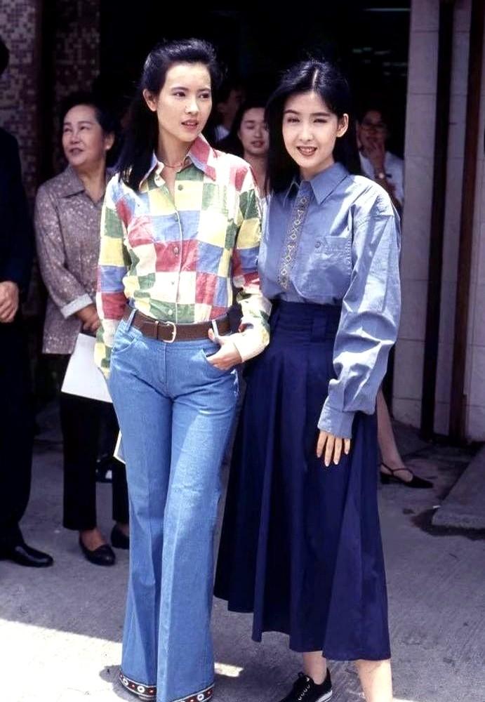 周慧敏这身高，把人整无语了。这么多年，大家口口相传她1米65，和官方写着1米6
