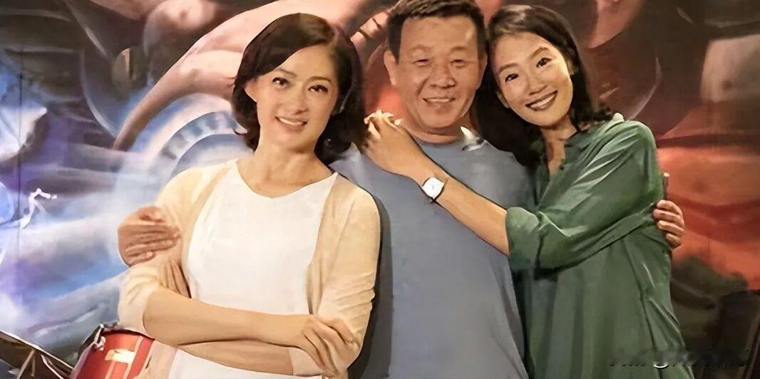 都说养家糊口不容易，但寇世勋养的是“两个家”。一栋别墅，楼上大太太，楼下二太