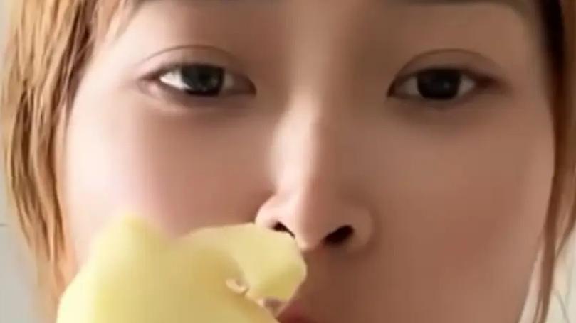 你敢信吗？天津刘女士把生姜当水果啃了整整十年，一天最少炫一斤，吃完手脚不凉还几乎