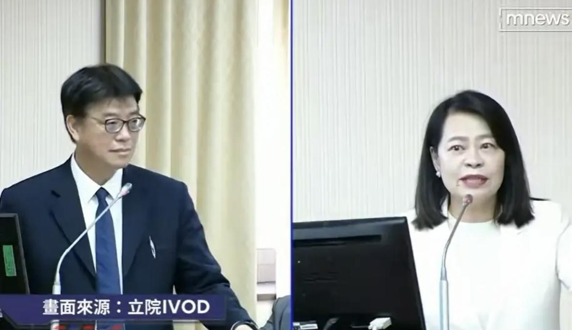 民进党又玩偷换概念！邱垂正说大陆侦办沈伯洋是“胁迫台湾人”，纯属自欺欺人！沈伯洋