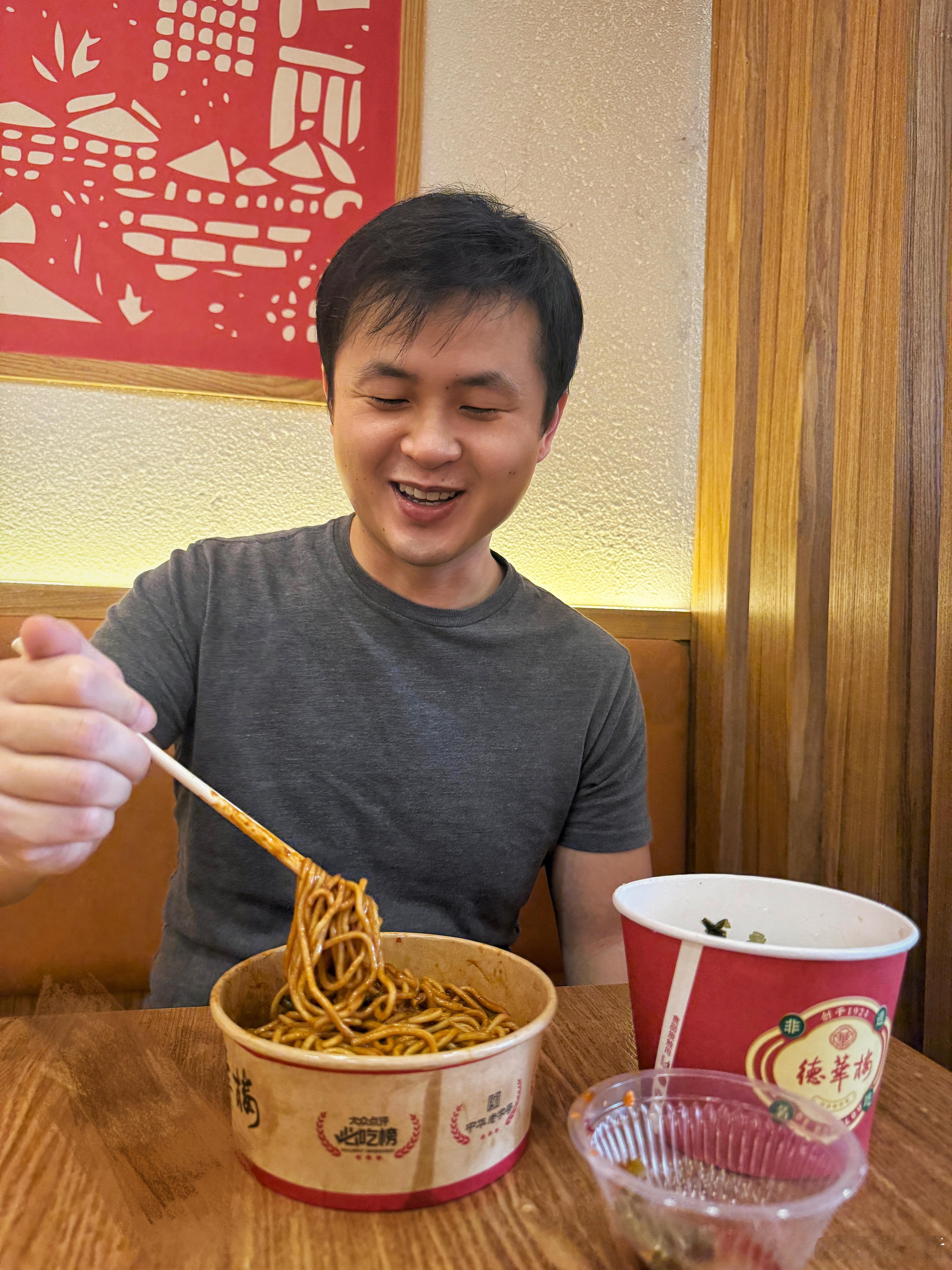就是说F1围场没有这么好吃的牛肉热干面吧🍜[doge]欣哲频道武汉热干面​​