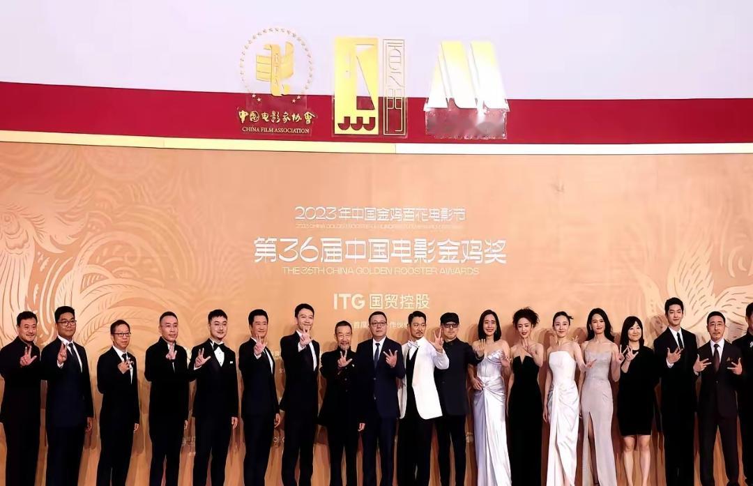 剧组已经不找群演了。你没看错，不是裁员，不是降薪，是直接不用活人了。花几百块买