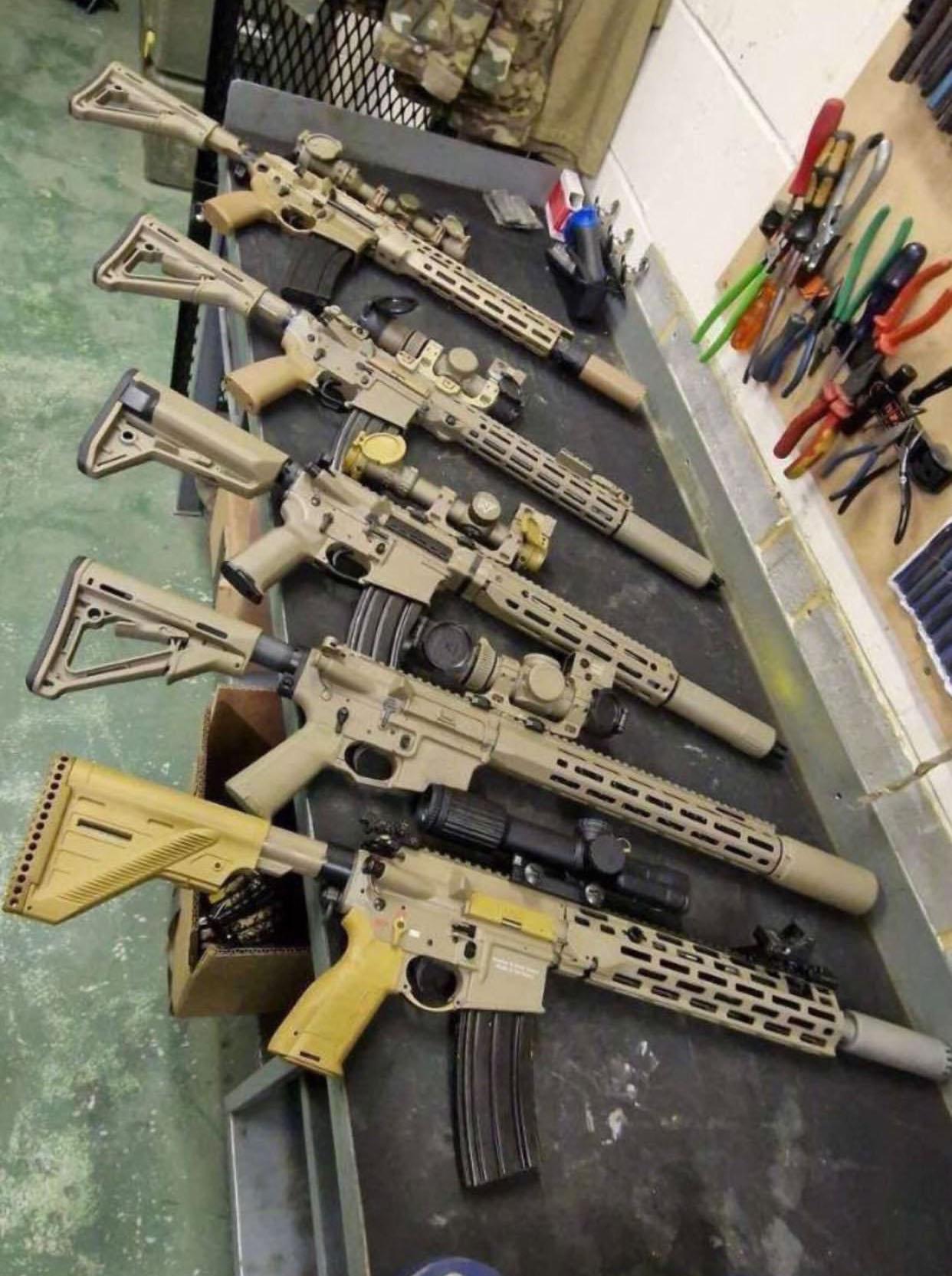 英军新一代步枪当时的参选产品从上到下分别为：SIGMCX、格洛克GR-115