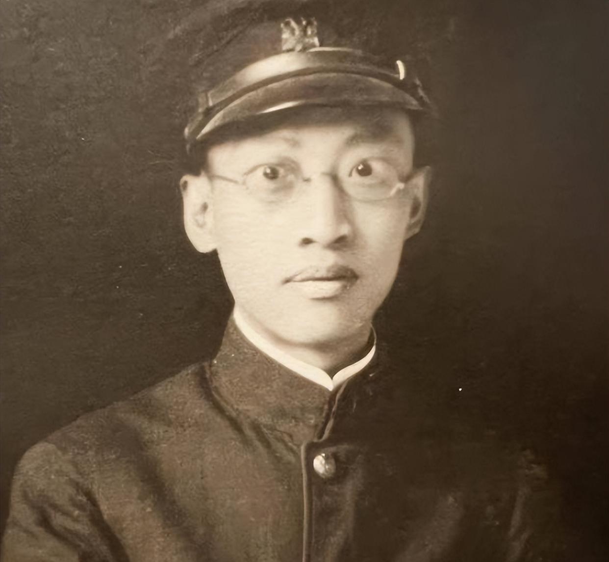他是党的一大代表中最早牺牲的，1923年却选择脱党，却先后救下300多名地下党员
