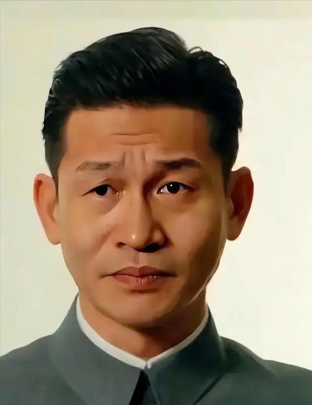 有一次，张艺谋问余皑磊：“有个男三号，演不演？”他接了，结果没火。不久，张艺谋又