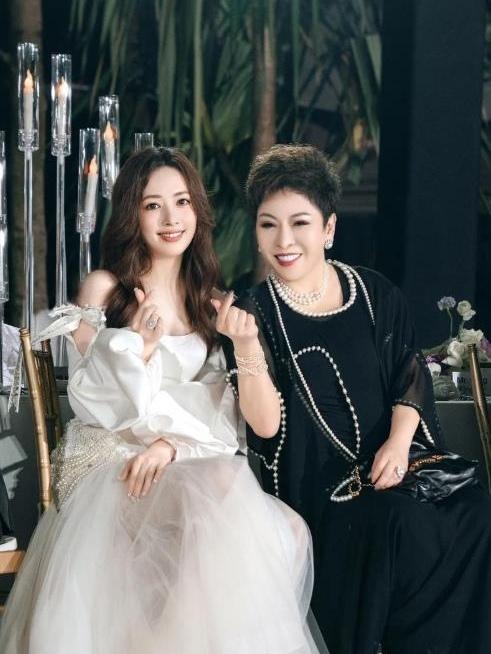 我想说，郭碧婷活得好通透！一个女人，结婚后难得清醒。她和丈夫，两人虽然长