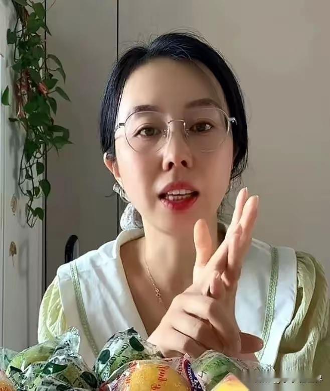 堂嫂说田静想要九江的房子，把老杜气得吃药了，还埋怨姚策去世三天田静就来直播带货。