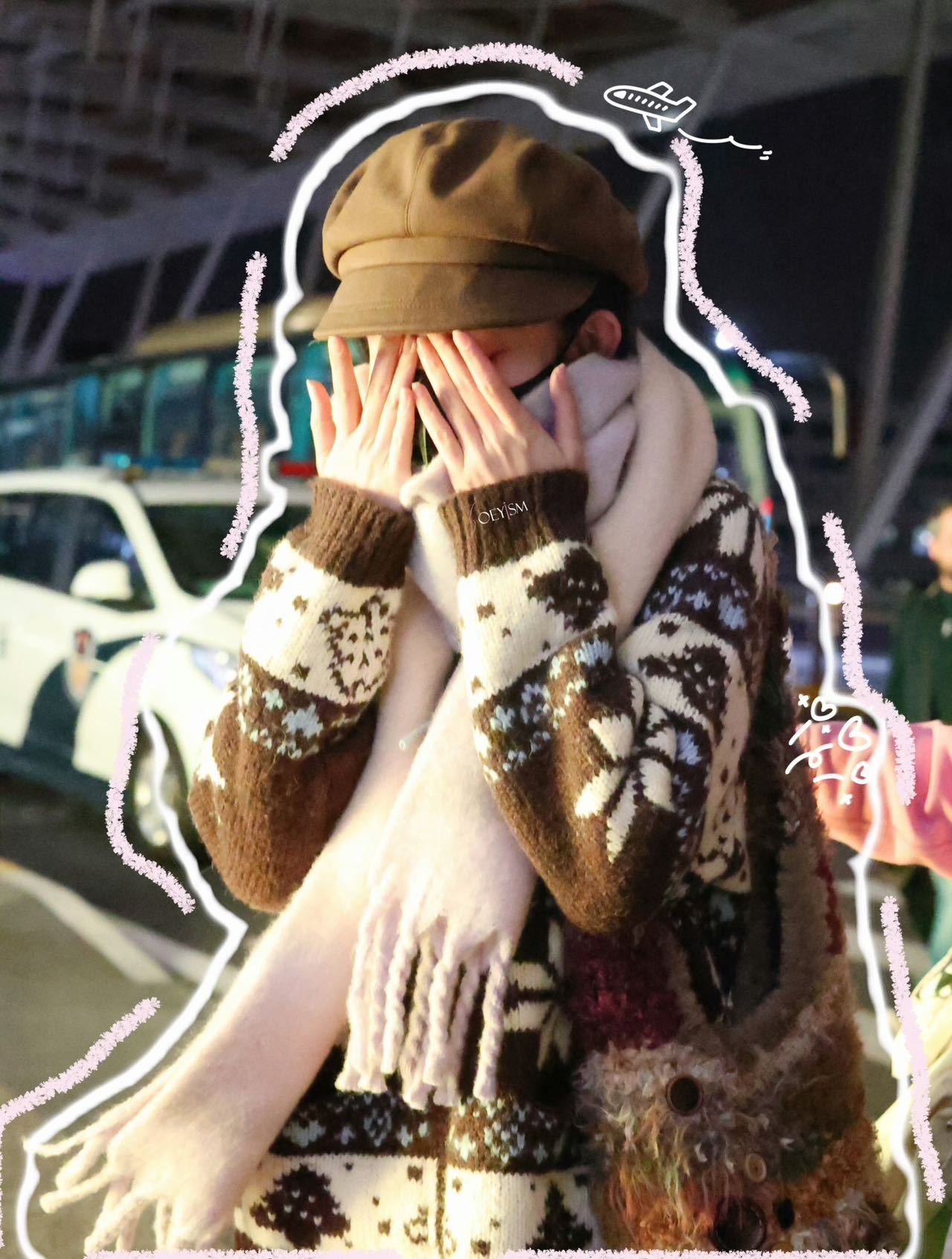 跨越山海的双向奔赴！孟子义雅加达落地即收获热情包围，与粉丝贴脸同框甜度拉满～明日