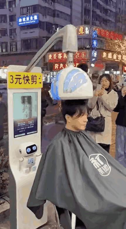 惊呆了，理发师会失业吧[哭哭]