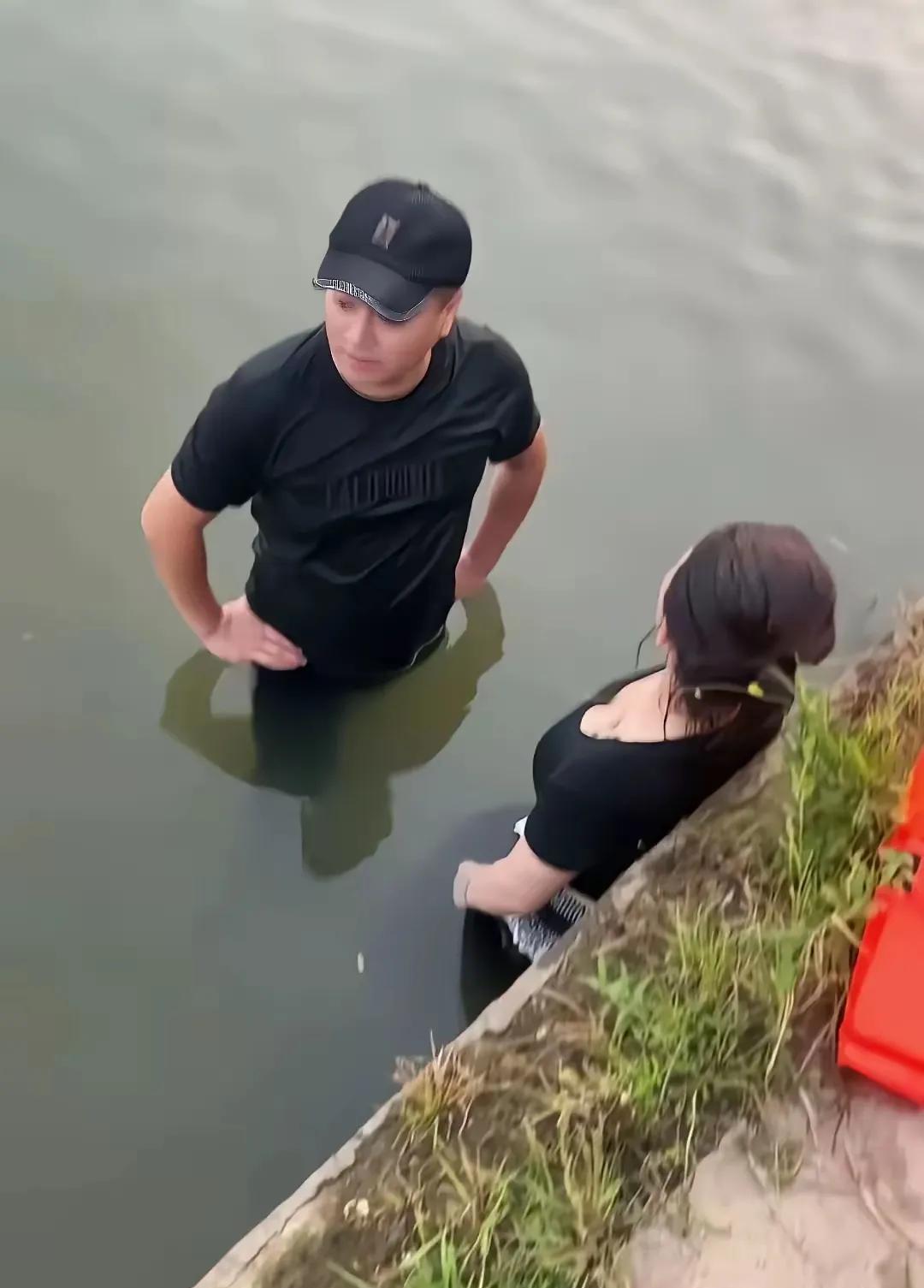 这位大哥做梦都没想到，救了个女人，却让自己脱不了身了。他把人救到岸边后，那女子站