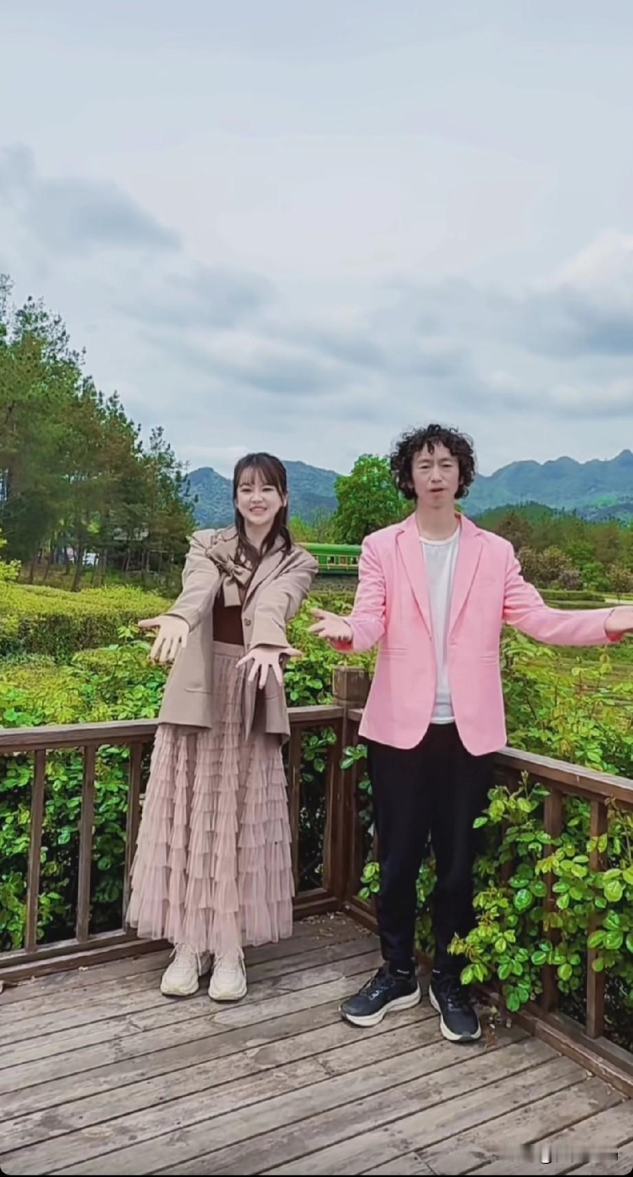 庞麦郎老师做人不忘本，这一点确实值得点赞。功成名就后邀请几年前陪伴过他的前助理“