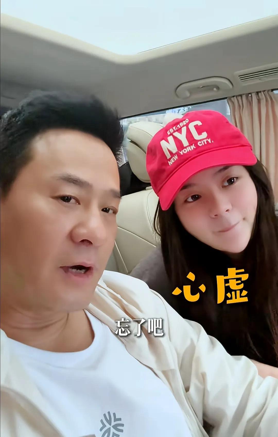 连奕名机场送别21岁女儿！前妻长居美国陪读，母女合照流出都是大美人！近日，54