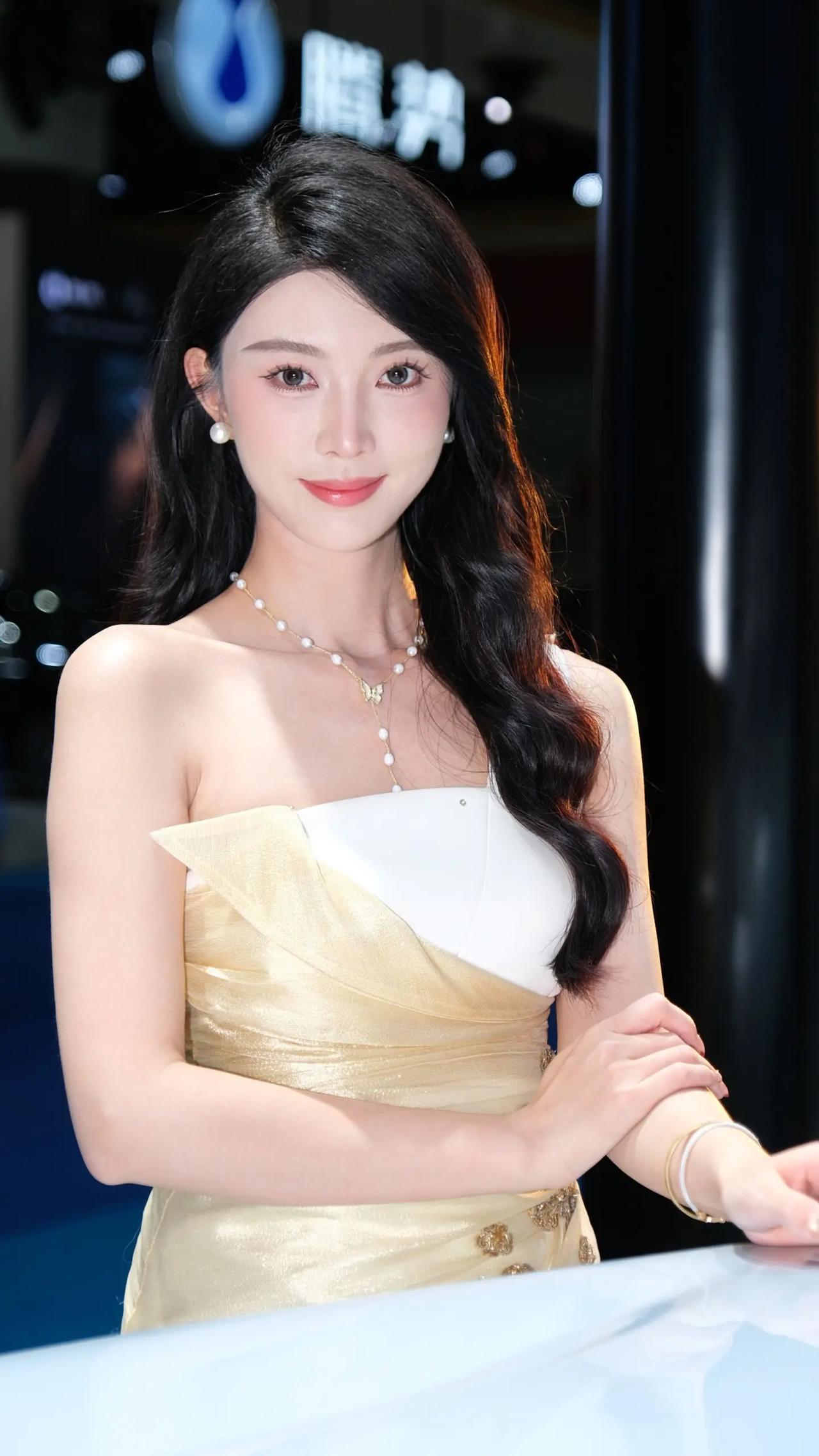 车展模特兰灵王有多惊艳？