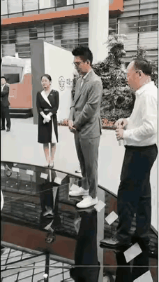 我一时间无言以对。