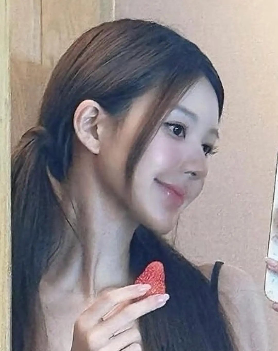 赵露思自拍新鲜出炉，这个下巴真的是有点……