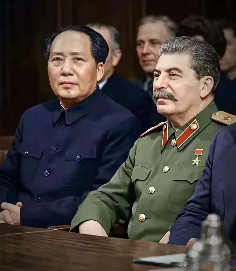 毛主席他老人家是中华民族的英雄，人民的大救星，永远活在我们心中！[玫瑰][玫瑰]