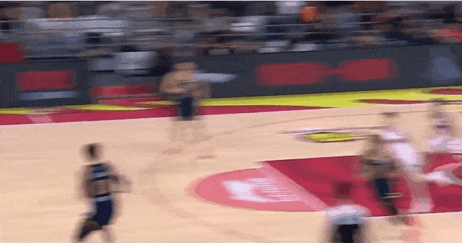 广东与山西赛后，山西和辽宁球迷说，张皓嘉对迪亚洛做的这个动作有些恶劣，不应该！你