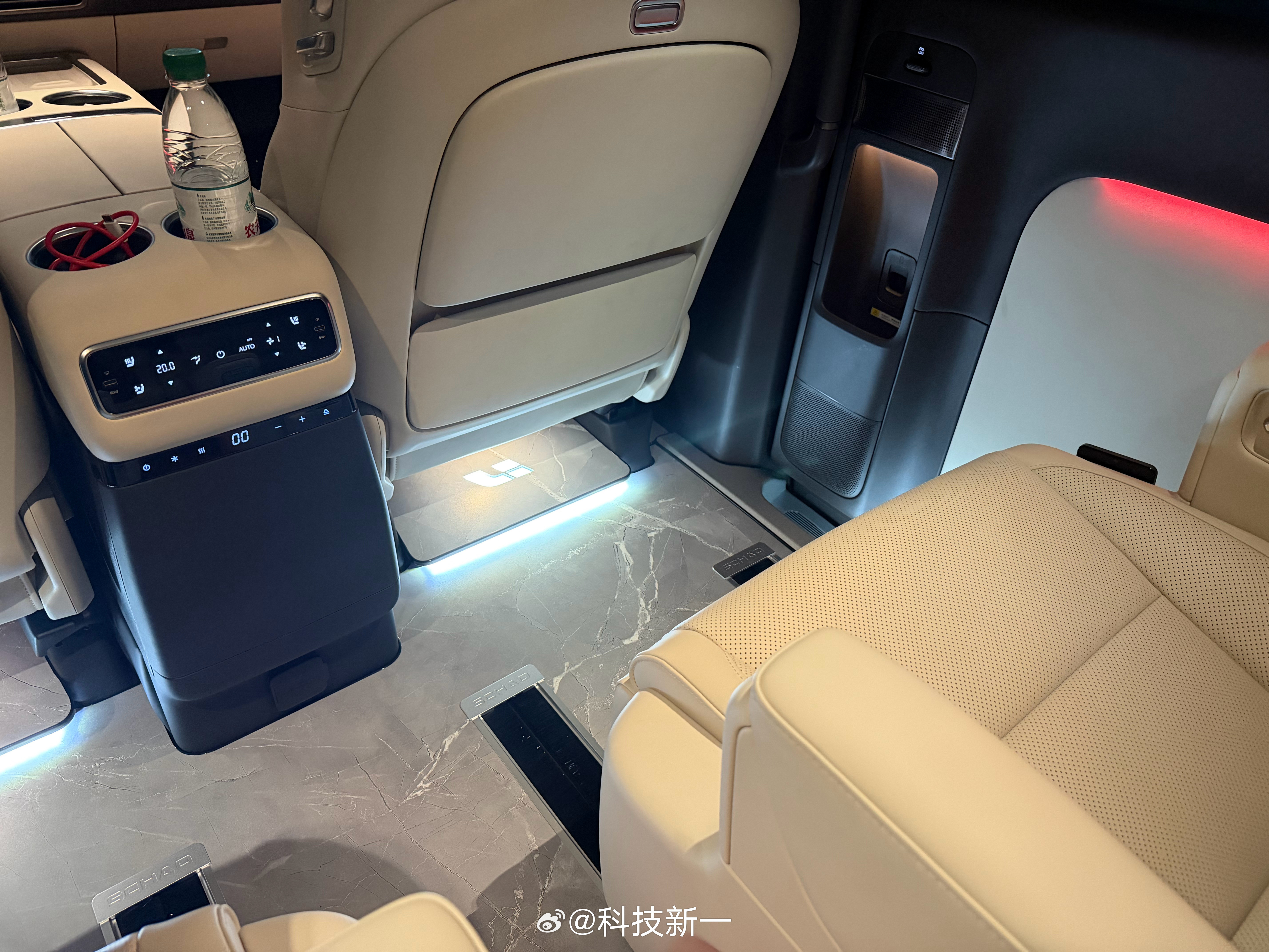 完了家人们，我翻车了，我改的这个理想MEGA地板灯太亮了，刺眼，然后还关不掉！这
