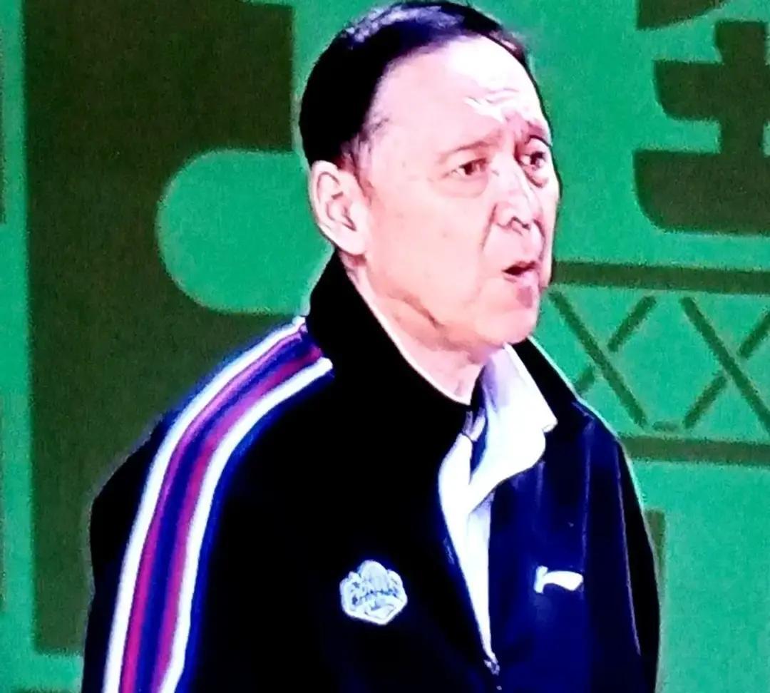 五连败那晚，更衣室灯全灭南京同曦119比99吉林，比分像一记耳光，把连败的