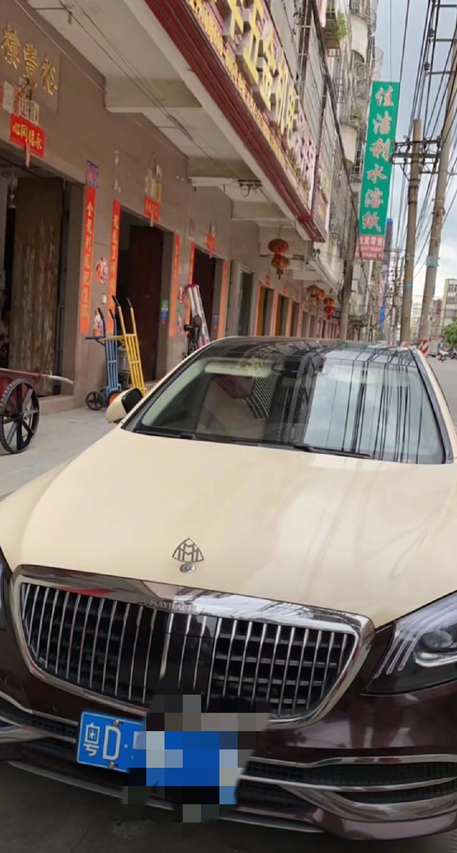 汕头起火五金店老板的豪车，迈巴赫，至少上百万，老板姓吴，儿子才32岁，没在家，嫂