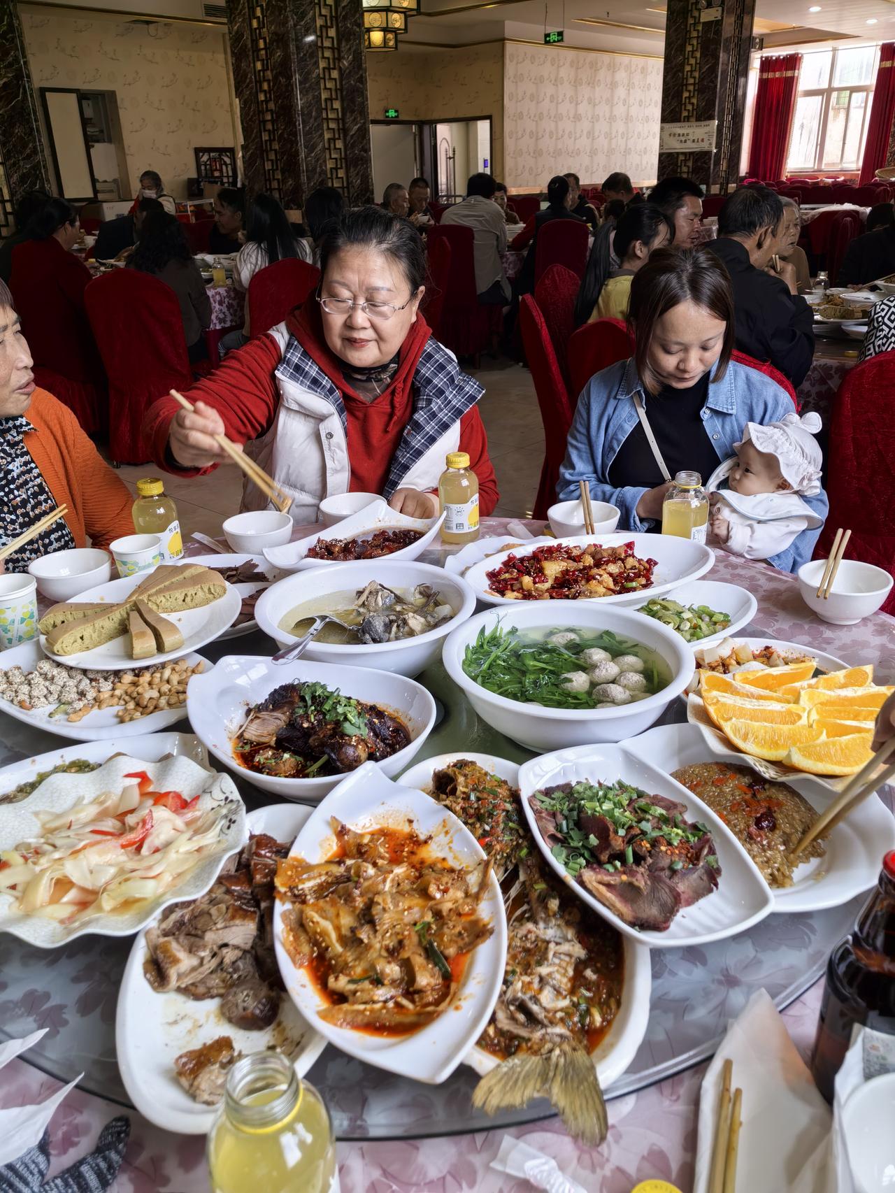 健康小常识：中医认为“心主血脉”与“心藏神”，心气虚是很多心脏问题的根源，通常