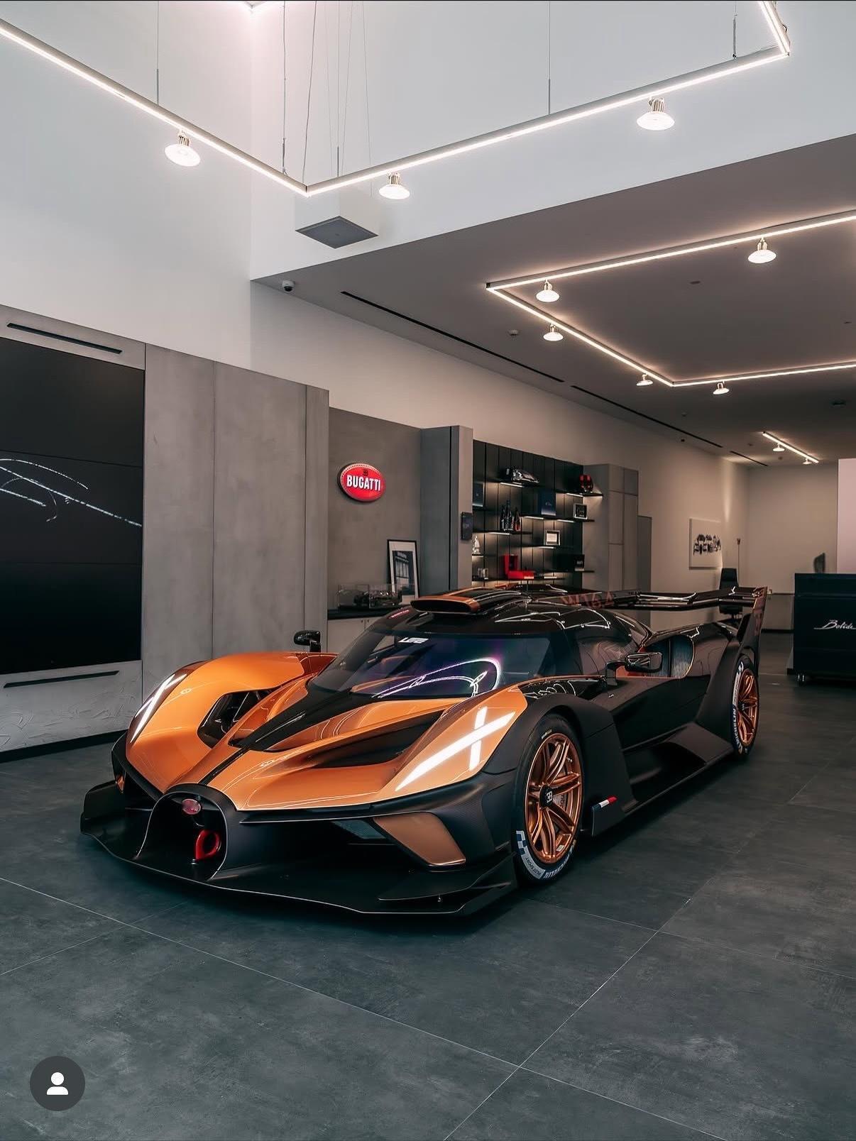 几周前，当布加迪在新加坡开设新经销商时，现场展示了一些非常酷炫的车，而这辆Bol