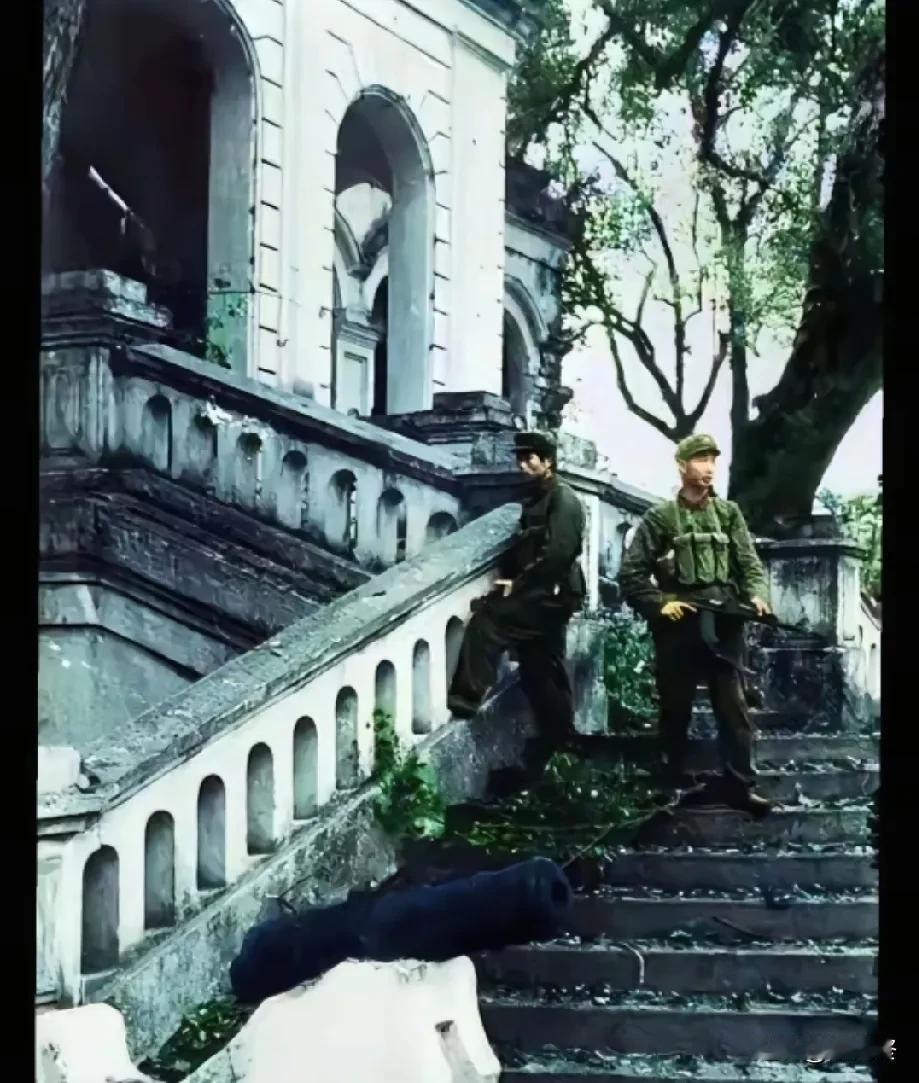 1979年我军对越自卫还击，这是当年攻克谅山时的珍贵照片，彻底打破了越南自诩世界