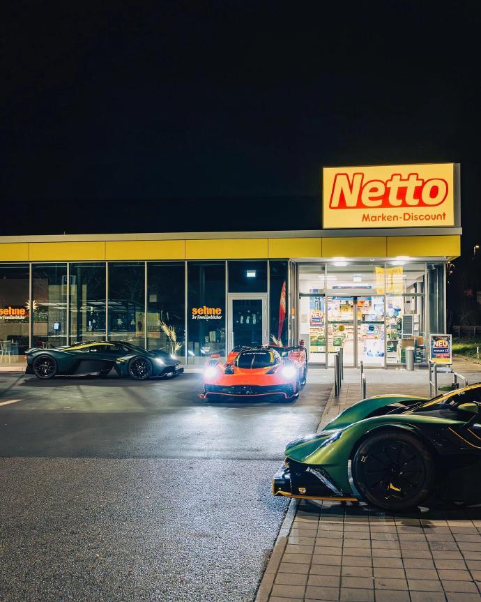 阿斯顿马丁Valkyrie的研发之路满是挑战，赛车运动为其注入核心灵魂，终成极致